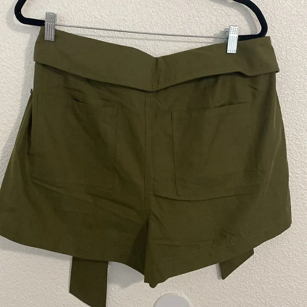 NWT- DKNY- High waisted -tie chino shorts- Dark Green- Size 18